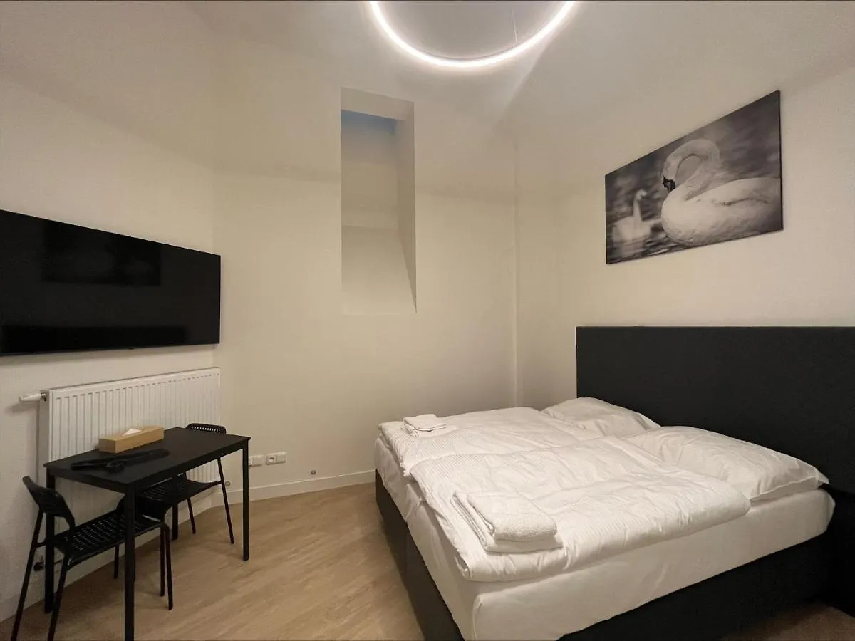 براغ Figaro Suites 4*,