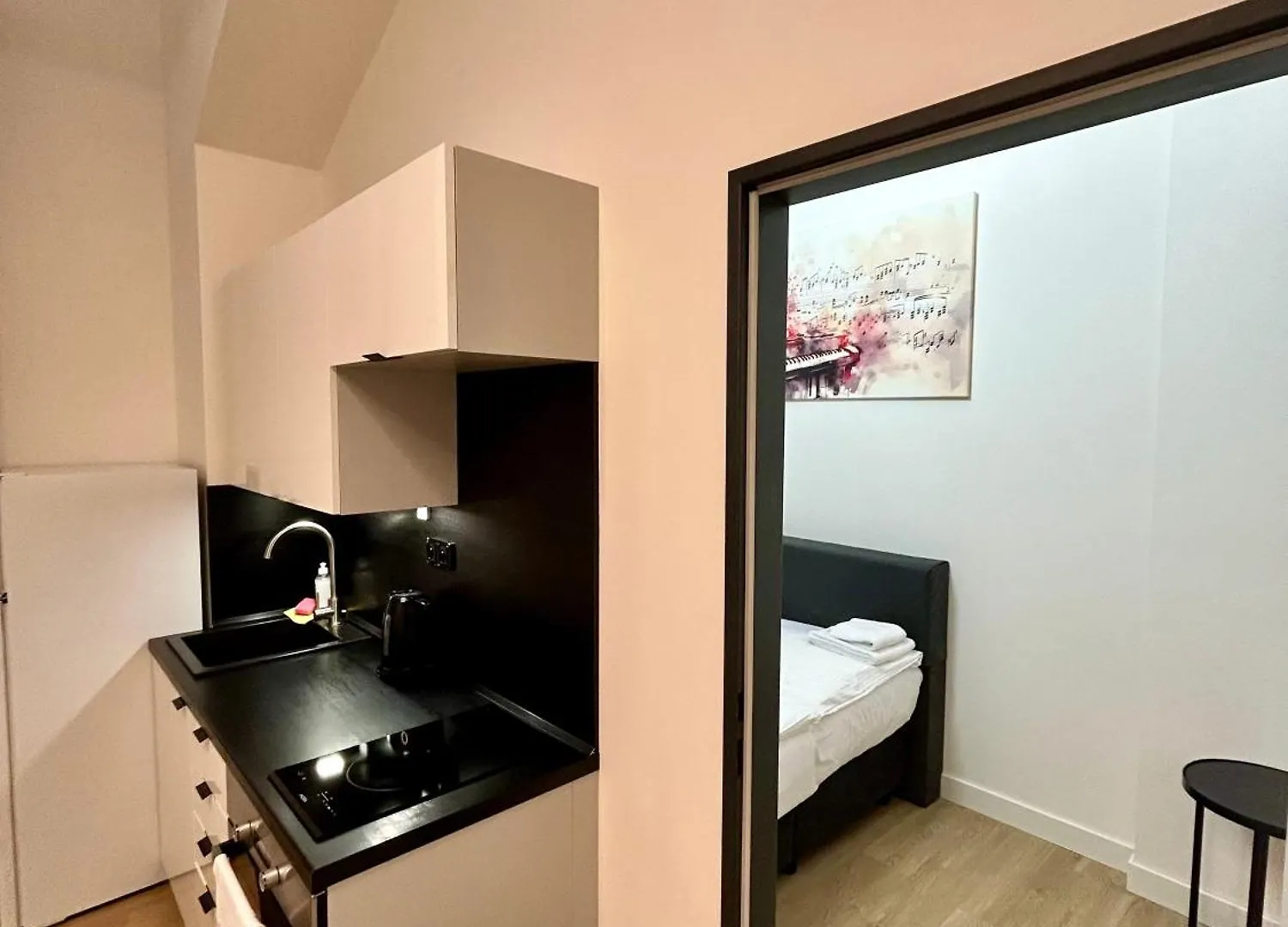 Figaro Suites Praga 4*,
